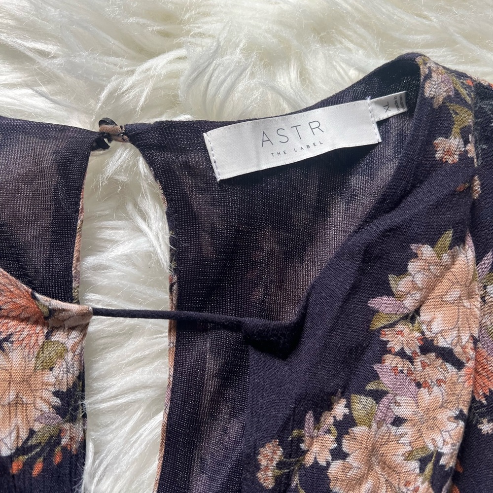 Astr the Label Floral Print Long Sleeve Romper - Picture 4 of 10